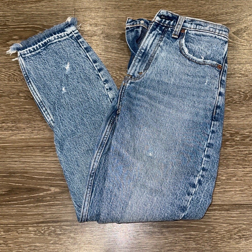Abercrombie and Fitch The Mom High Rise Jeans